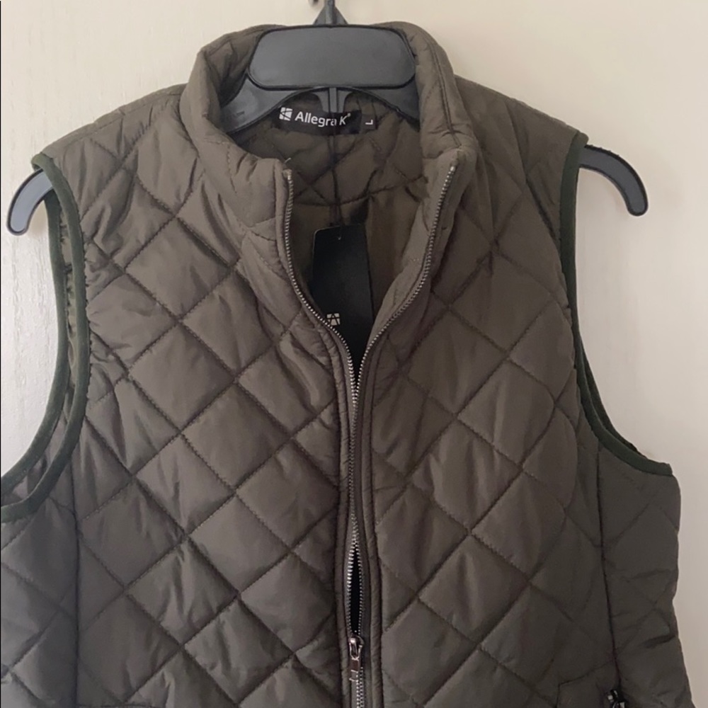 Vest - Picture 3 of 7